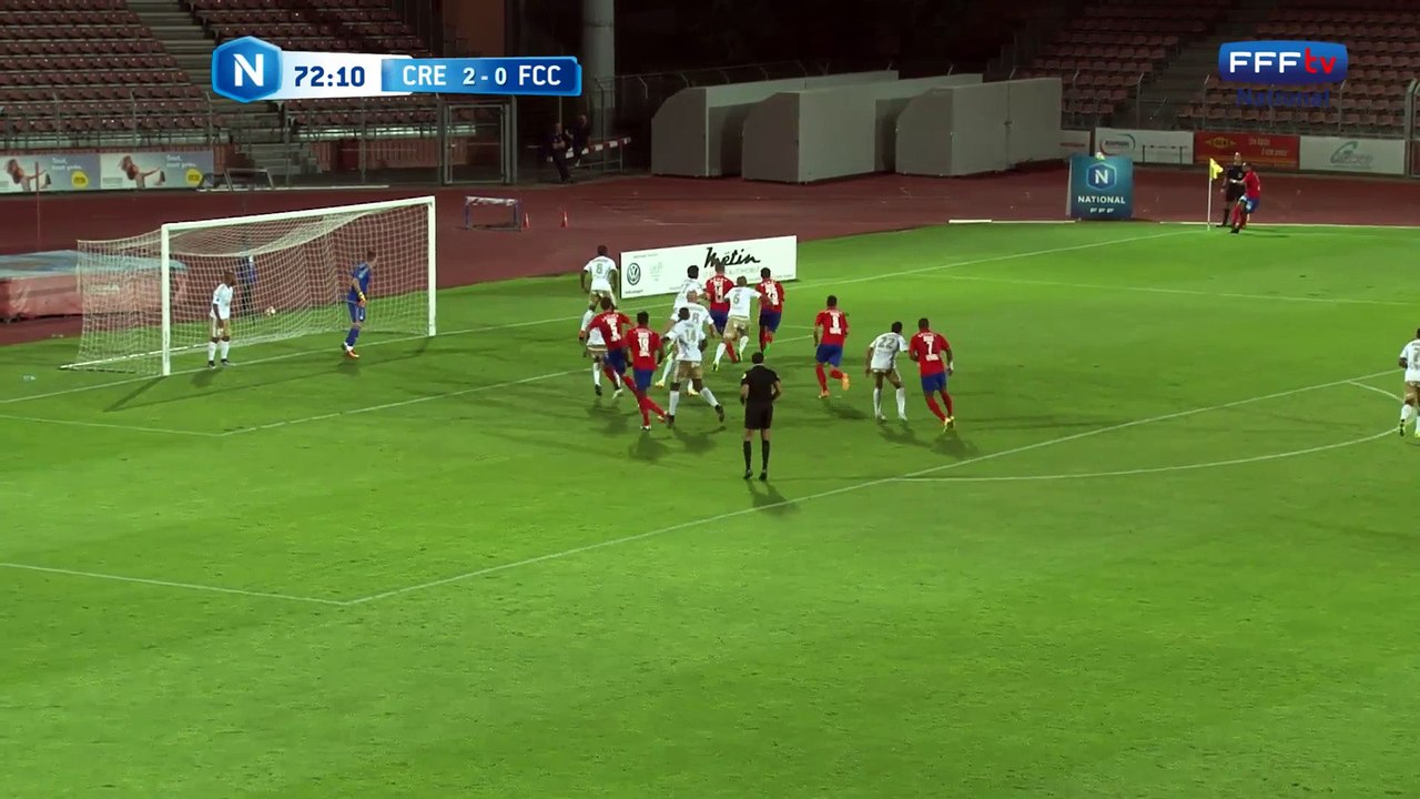 Corner, grosse tête sur la barre transversale.