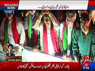 Imran Khan welcomed with rose petals in Lahore - Exclusive Visuals_low