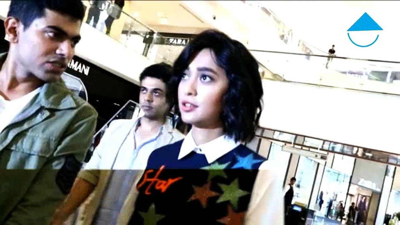 What happens Sayani Gupta jumps high in high heels