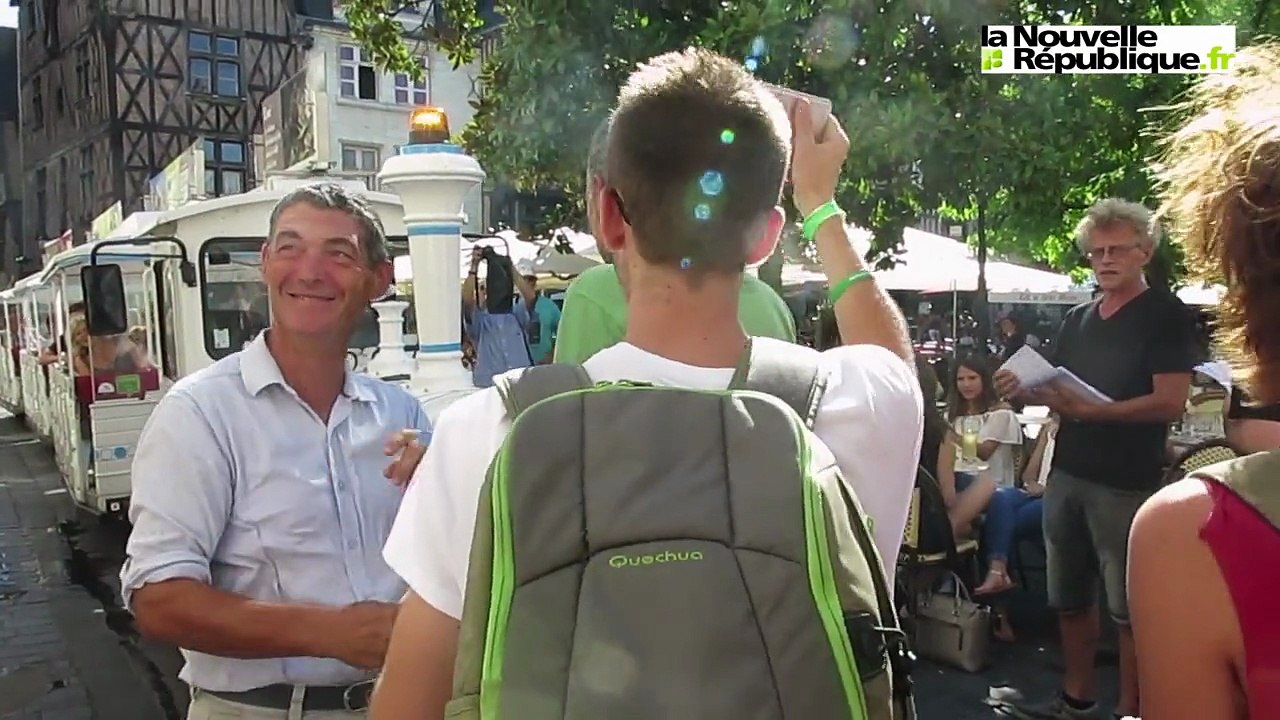 VIDEO. Tours : les Tourangeaux contre la loi Travail à l'assaut du petit train