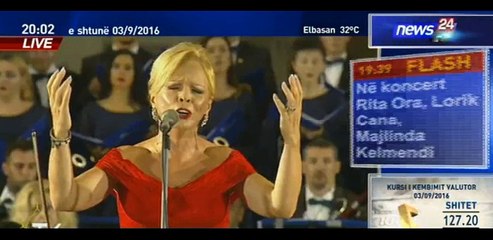 Inva Mula ne koncertin per Nene Terezen