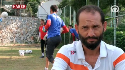 Bir ayağı protezli antrenörün futbol tutkusu