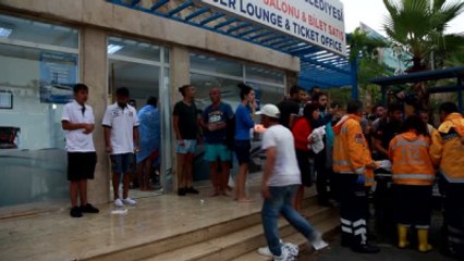 Yan Yatan Tur Teknesi Sulara Gömüldü - Tekneden Kurtarılan Kazazedeler