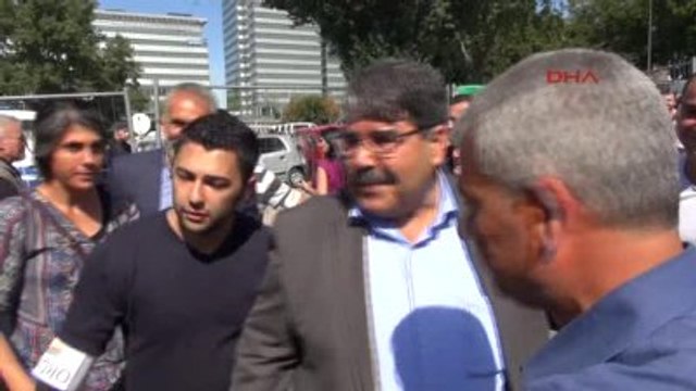 Pyd Lideri Köln'deki Mitingde Fırat Kalkanı Operasyonu'nu Eleştirdi