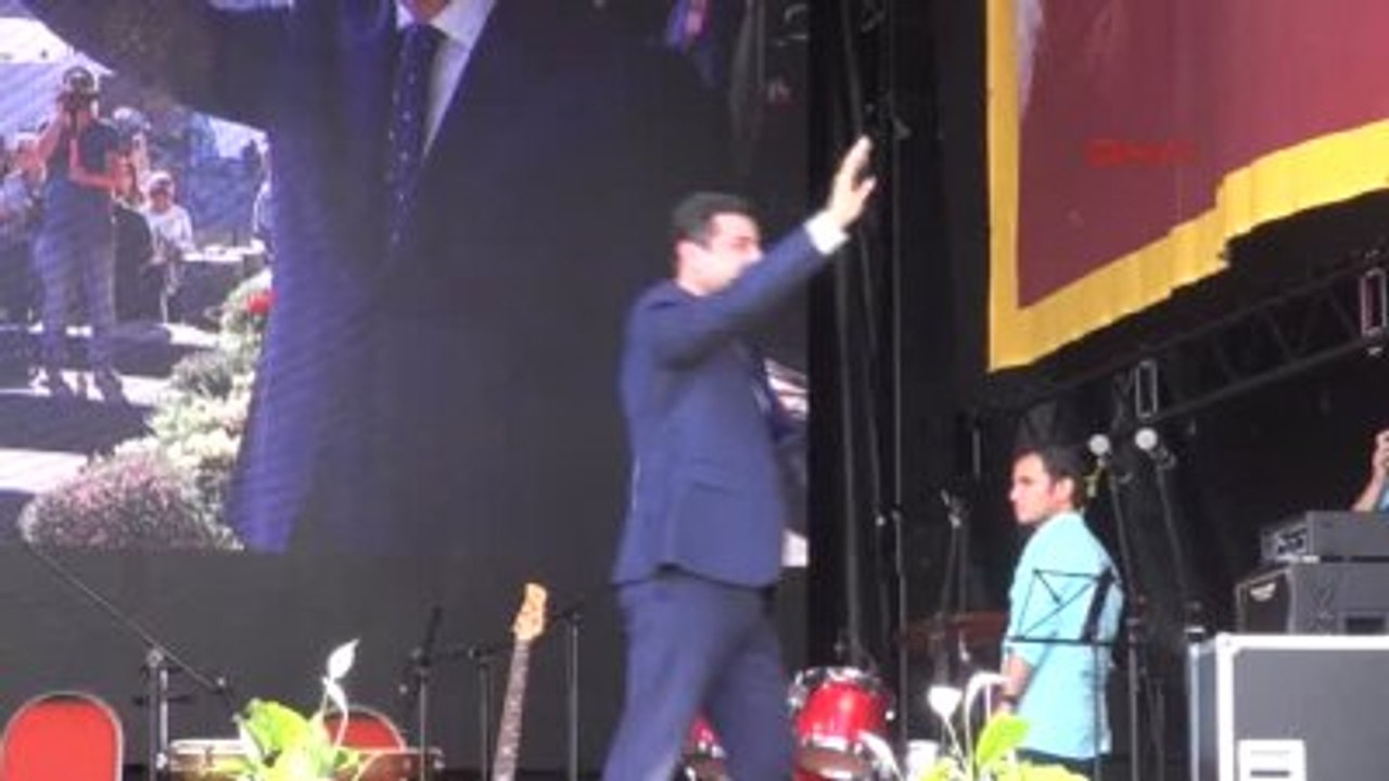 Demirtaş, Almanya'da Apo İçin Açlık Grevi Çağrısı Yaptı