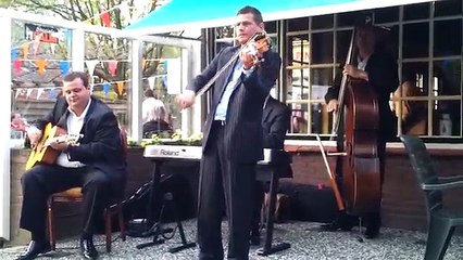 optreden echte Sinti zigeunermuziek en gypsy jazz-oW24wNheXoM-HQ