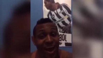 Jobson sai da prisão e comemora cantando 'Livre estou'