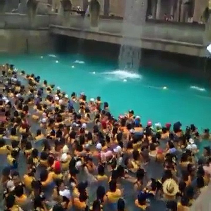 Pescina con olas en china - Surfing Wave Pool
