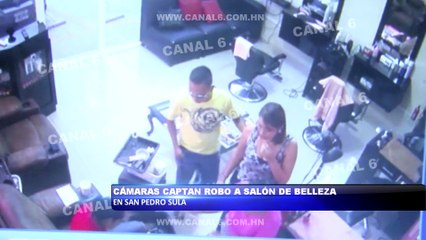 Cámara capta el momento en que una mujer y un hombre asaltan un salón de belleza en San Pedro Sula
