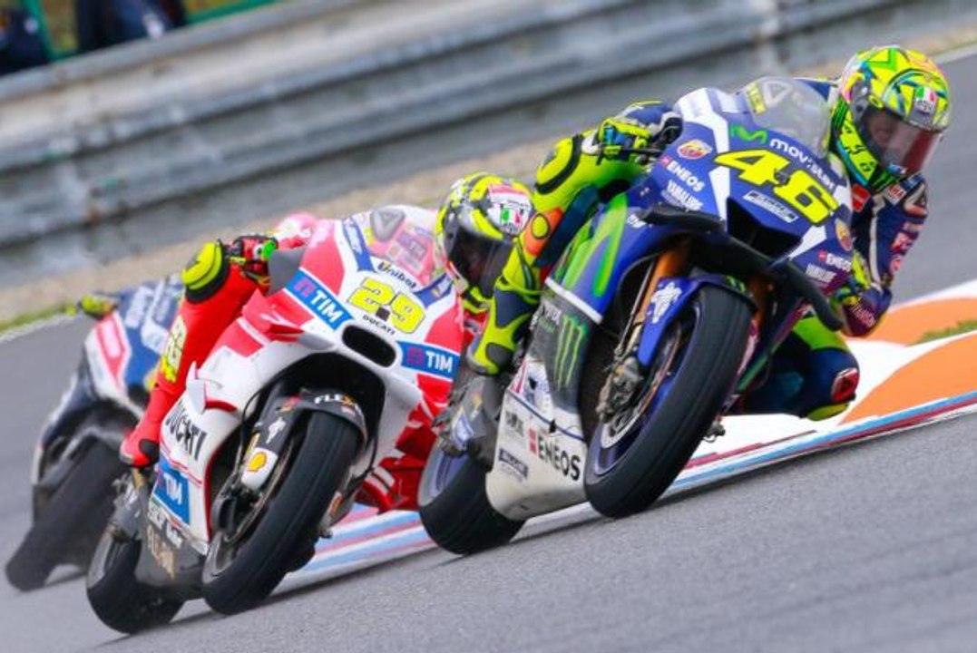 MotoGP [2016] Iannone VS Rossi