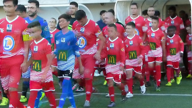 Sa03/09/16 *** U12, U11 et U10 accompagnent les joueurs VFC-Châteauneuf/Loire DH