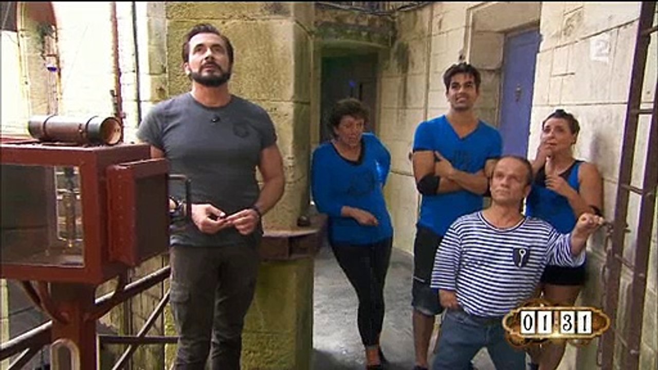 Le comédien Thierry Samitier se retrouve nu dans "Fort Boyard" lors d'une épreuve - Regardez