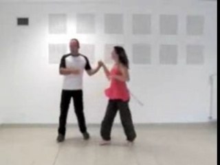 Ping Pong homme qui tourne.