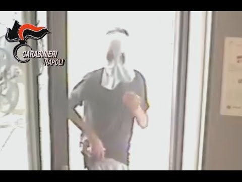 Napoli - Rapina in farmacia, in cella un 17enne incastrato dalle telecamere (03.09.16)