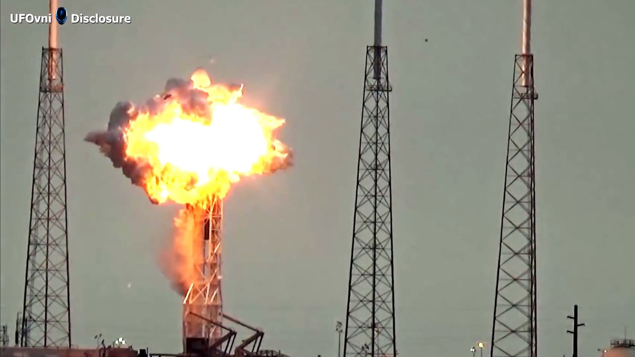 UN OVNI EXPLOSE SPACEX