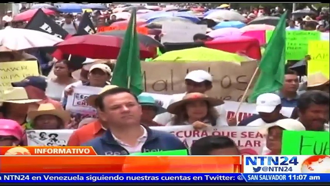 Docentes en México anuncian que retoman clases, pero que seguirán movilizaciones contra reforma educativa