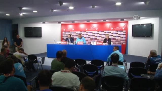 Türkiye Futbol Direktörü Terim, Basın Mensuplarının Sorularını Cevapladı (3)