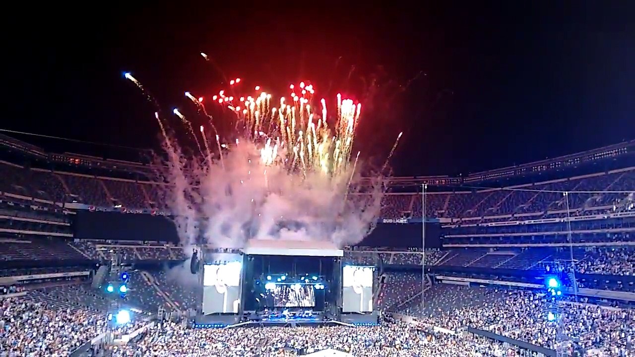 Bruce Springsteen Jersey girl fireworks MetLife stadium
