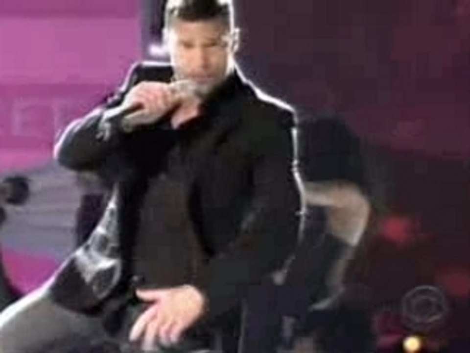 Ricky Martin - Drop It On Me live