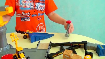 Распаковка игрового набора  Грузовой порт с  техникой CAT. | Unpacking game set cargo port with equipment CAT.