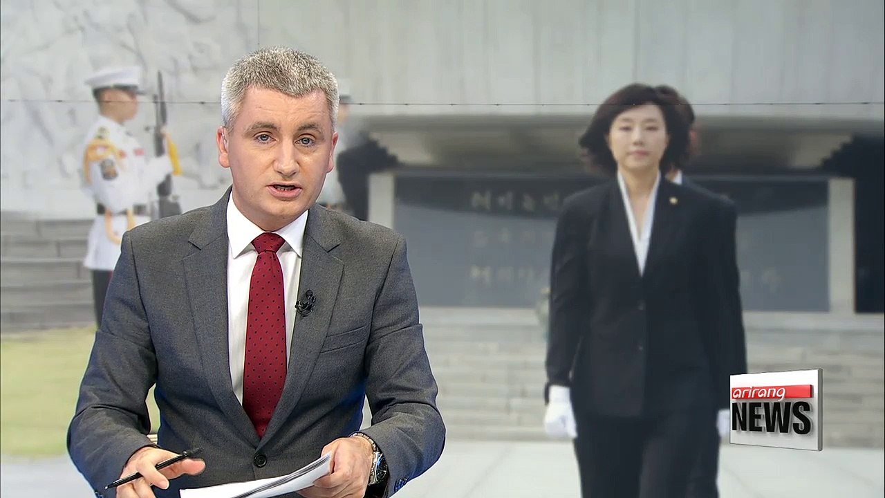 New culture minister Cho Yun-seon visits National Cemetery on first day