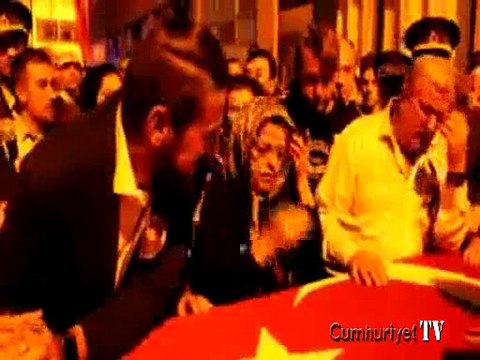 Şehit kardeşinin feryadı yürek dağladı: Aslan gidiyor