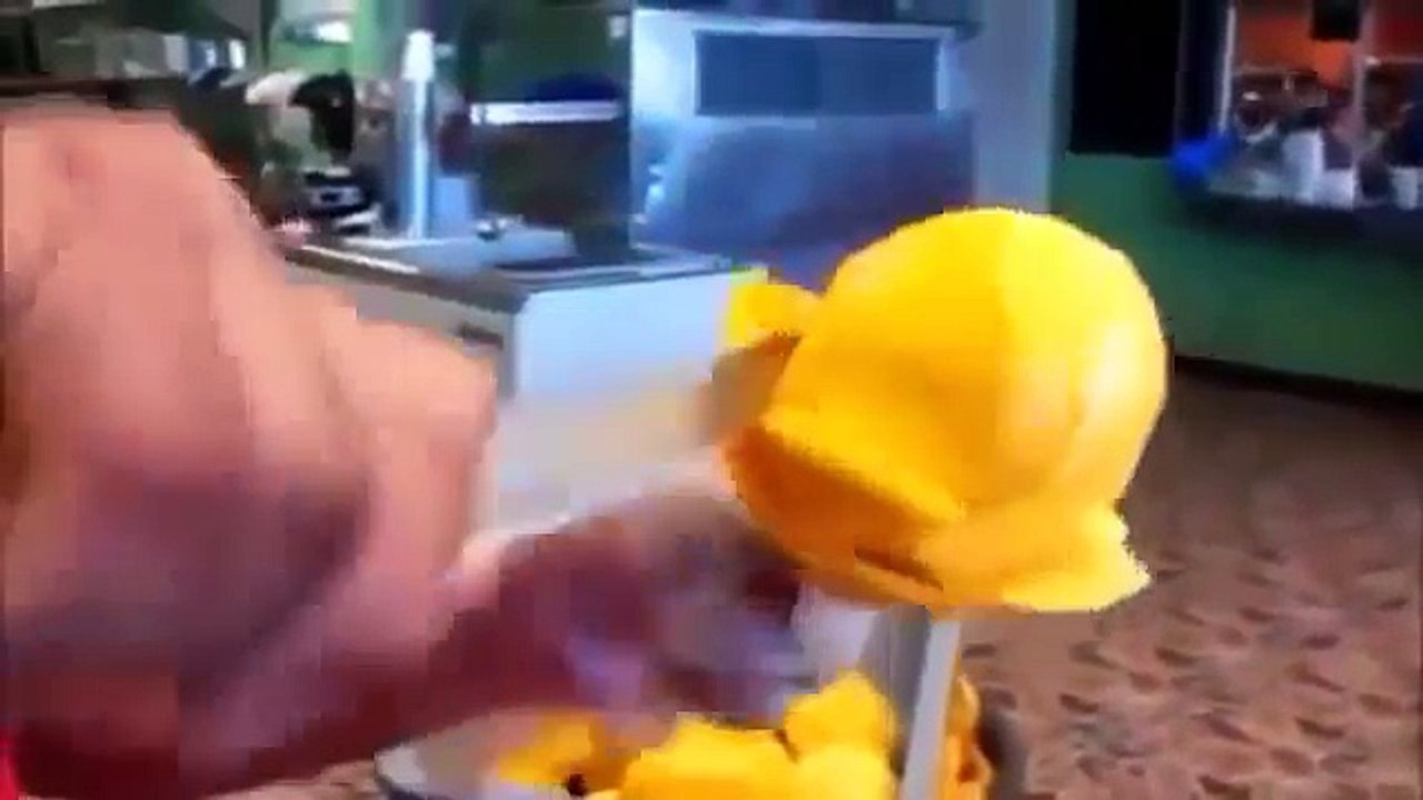 Dünyanın en hızlı bıçak kullanan aşçı ve satıcıları