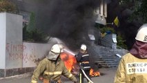 Ukrayna'da Televizyon Kanalı Binası Ateşe Verildi