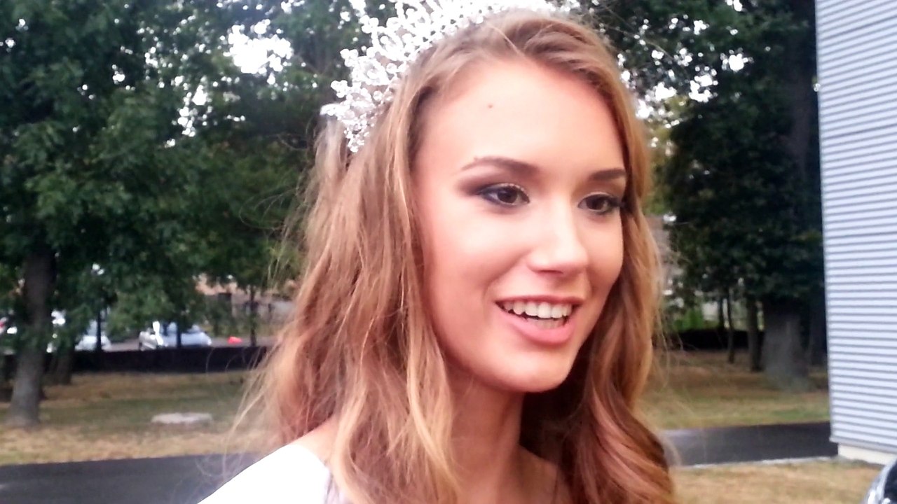 Claire Godard, Miss Alsace 2016, se présente sur France Bleu Alsace.