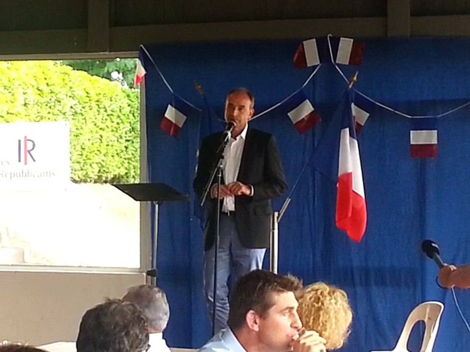 Agen : Jean-François Copé donne sa définition d...