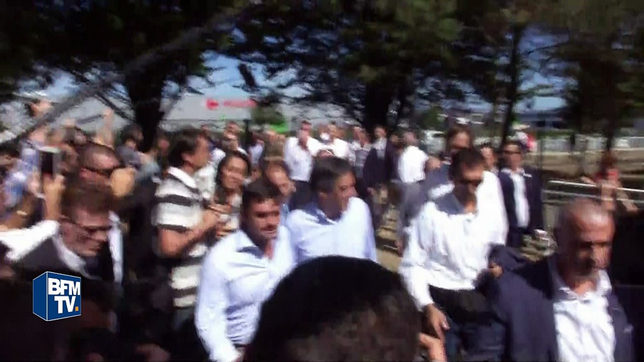 Les Républicains: Fillon s'en va sous les "Juppé président"