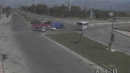 Trafik Kazaları Mobese Kameralarına Yansıdı