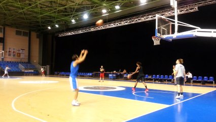 Premier shooting de Céline Dumerc avec Basket Landes