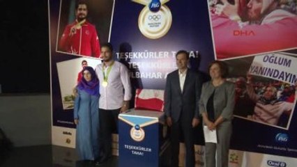 Taha Akgül Mayosunu Olimpiyatlar Sergisi'ne Armağan Etti