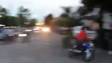 #EsDeFantasma - Fantasma choca auto estacionado haciendo Stunt