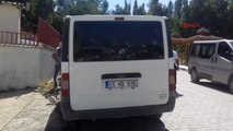 Hakkari Çukurca PKK'lı Teröristlerin Taradığı Minibüsün Sürücüsü Yaralandı