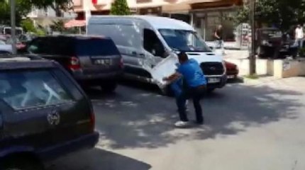 Ataşehir'de "Yol Verme" Kavgası Kamerada