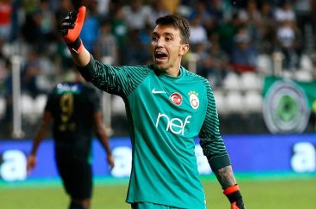 Galatasaray'da Fernando Muslera Milli Takımda Sakatlandı