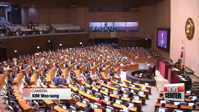 Saenuri Party leader Lee Jung-hyun suggests political reforms at parliament during his parliamentary speech