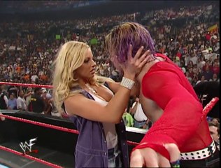 Trish Kisses Jeff Hardy