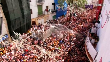 En España nadar entre tomate no es pecado y tampoco desperdicio