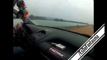 #EsDeFantasma - Peugeot 206 choca y termina en el agua