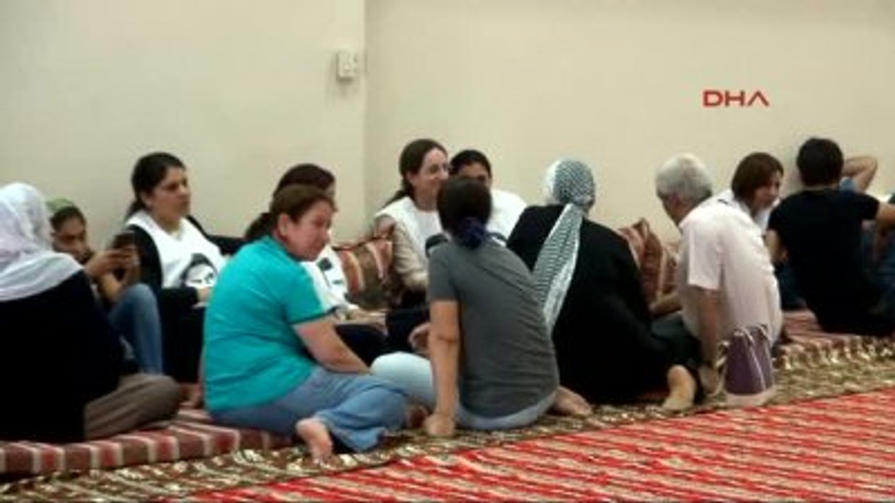 Diyarbakır'da, Öcalan İçin 50 Kişi Açlık Grevine Başladı