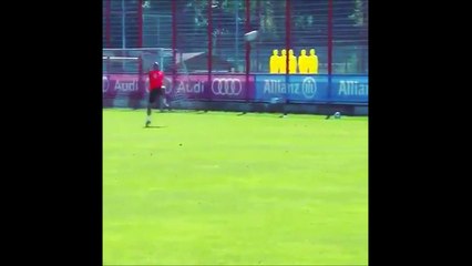 Franck Ribery With Insane Bicycle Kick Goal In Bayern Training!