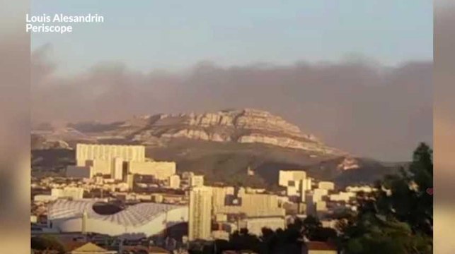 Les images d'un violent départ de feu près de Marseille