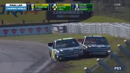 Após manobra desonesta, pilotos da Nascar Truck brigam na chegada