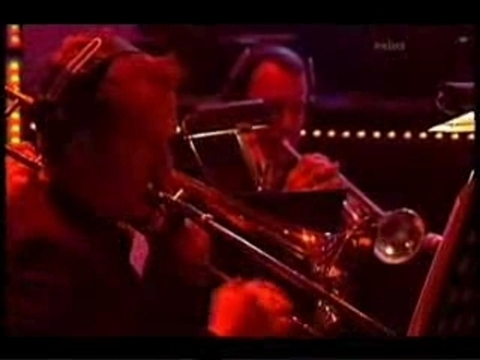 Michael Buble - It Had Better Be Tonight (LIVE)