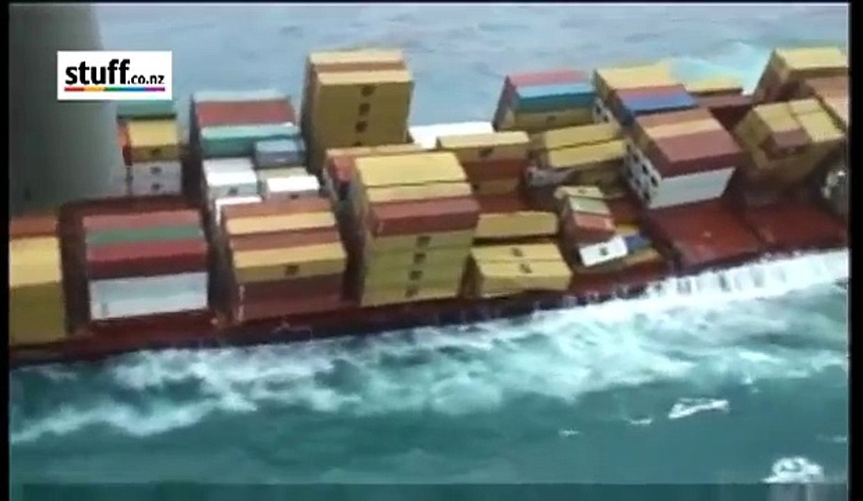 Container Ship Rena sinking - Dramatic Footage