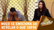 Convidado se emociona ao falar sobre o que sofre com a esposa