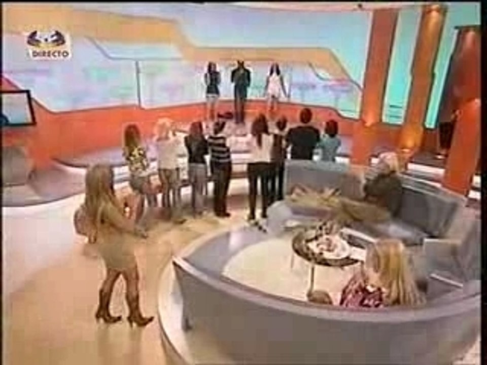 Kaysha on SIC Portugal, receiving Platinium
